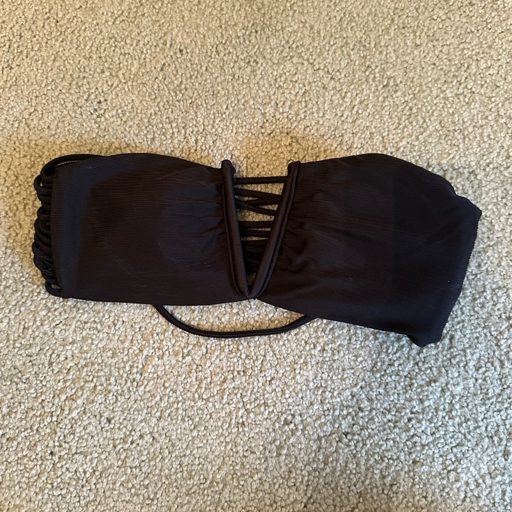 Strapless black bikini top